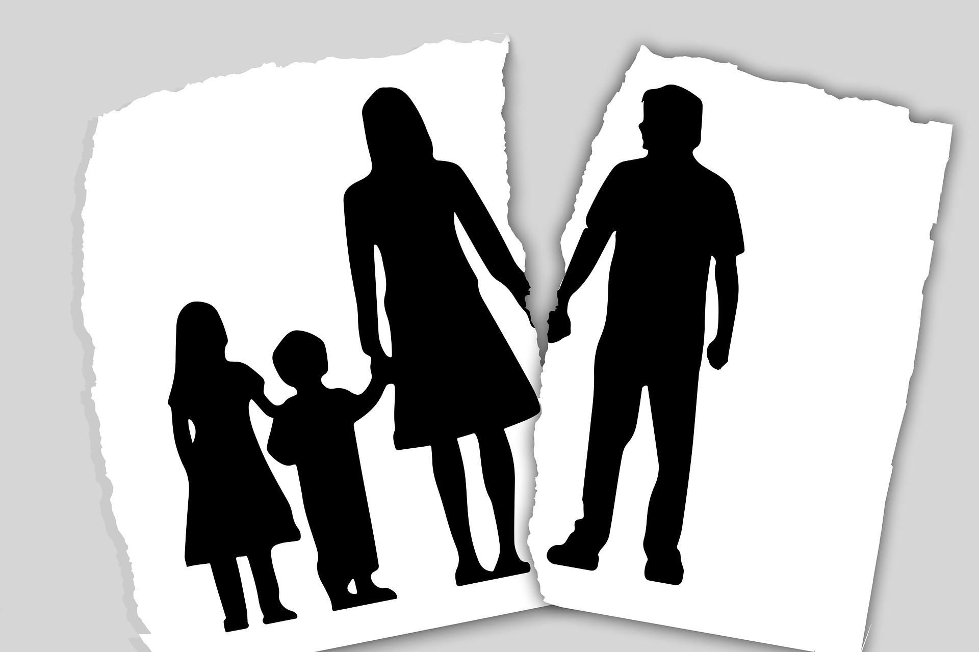 grafika postacie rodziny na przerwanej kartce